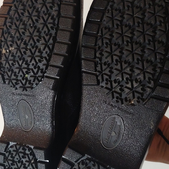 Nursemates black leather slip resistant shoe 8.5 - Picture 3 of 3